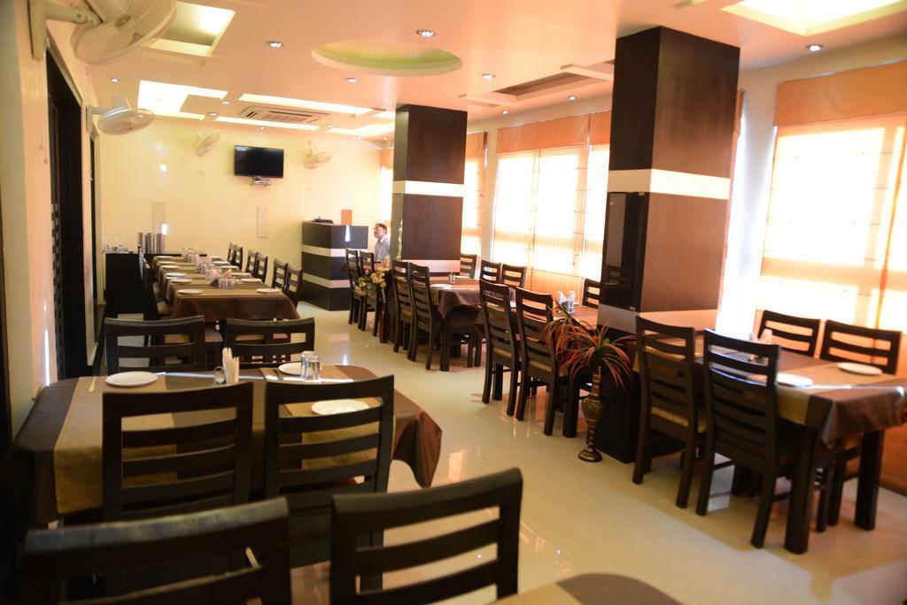 Divine Destination Hotel Varanasi Exterior foto