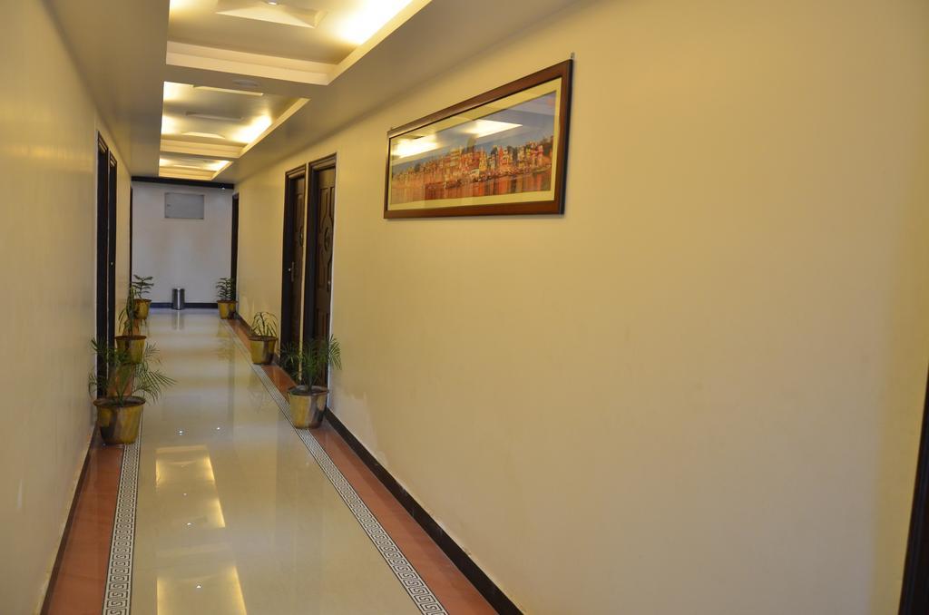 Divine Destination Hotel Varanasi Exterior foto