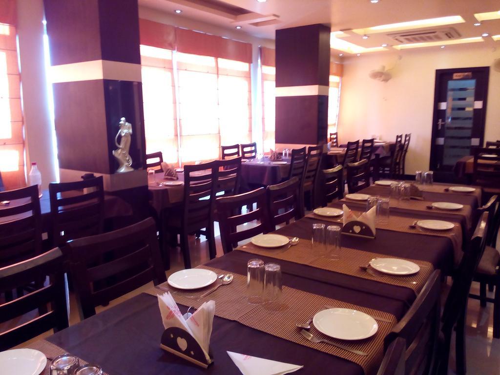 Divine Destination Hotel Varanasi Exterior foto