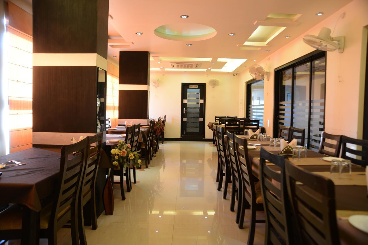 Divine Destination Hotel Varanasi Exterior foto