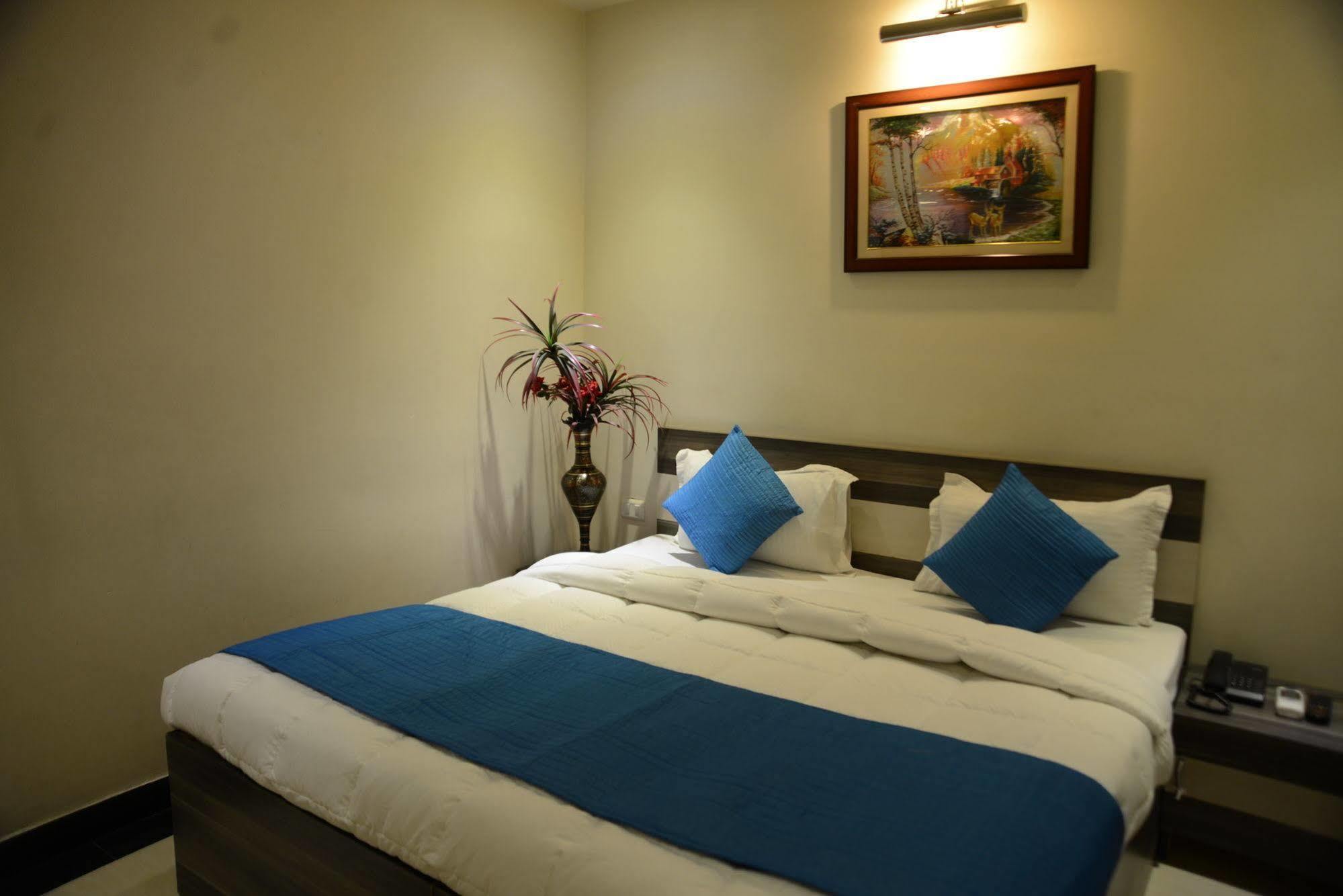 Divine Destination Hotel Varanasi Exterior foto