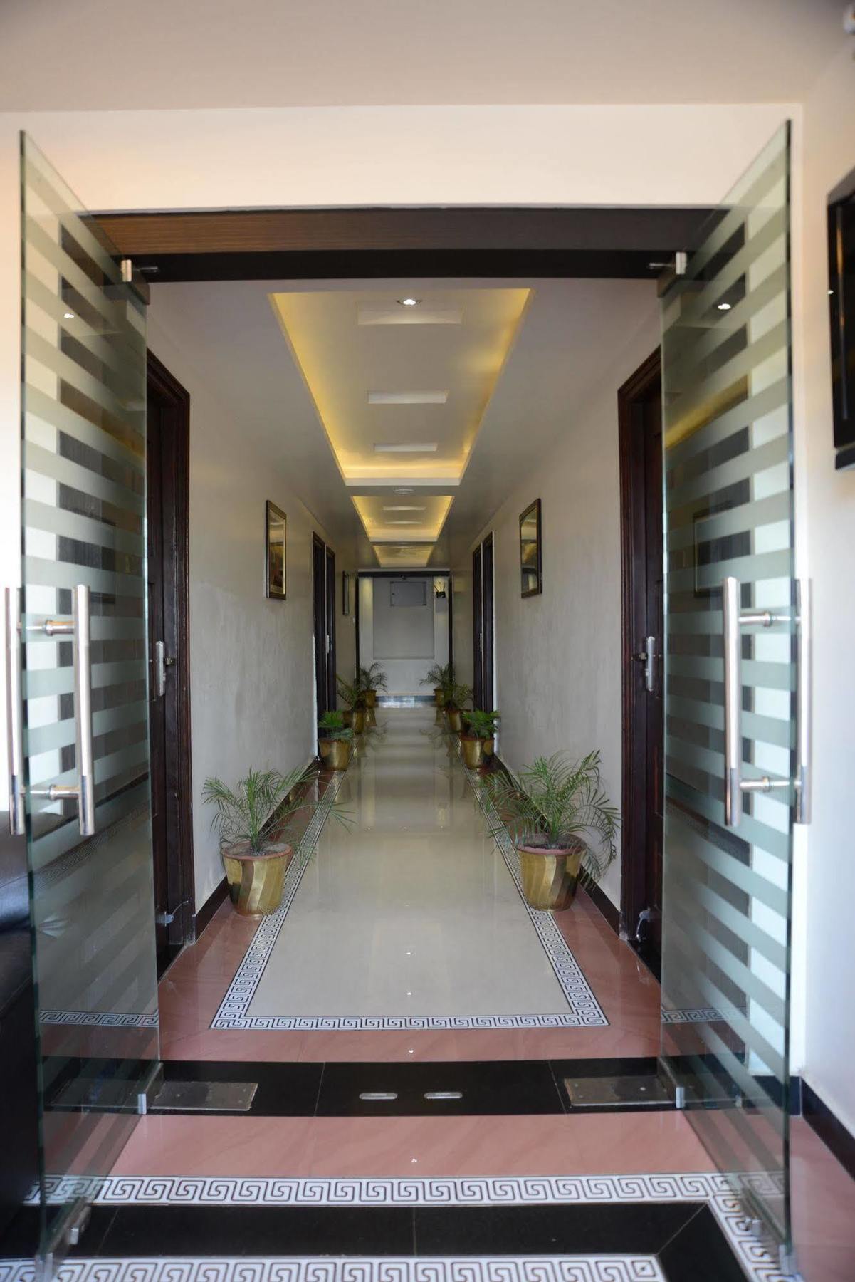 Divine Destination Hotel Varanasi Exterior foto